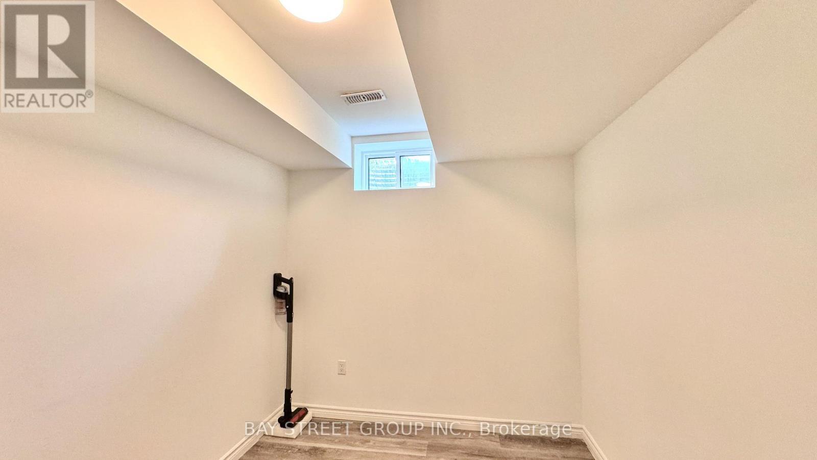 5921 Bentley Common, Niagara Falls, ON - Indoor Photo Showing Other Room