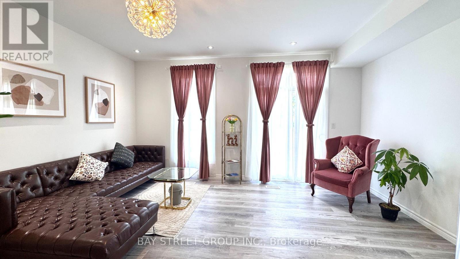 5921 Bentley Common, Niagara Falls, ON - Indoor