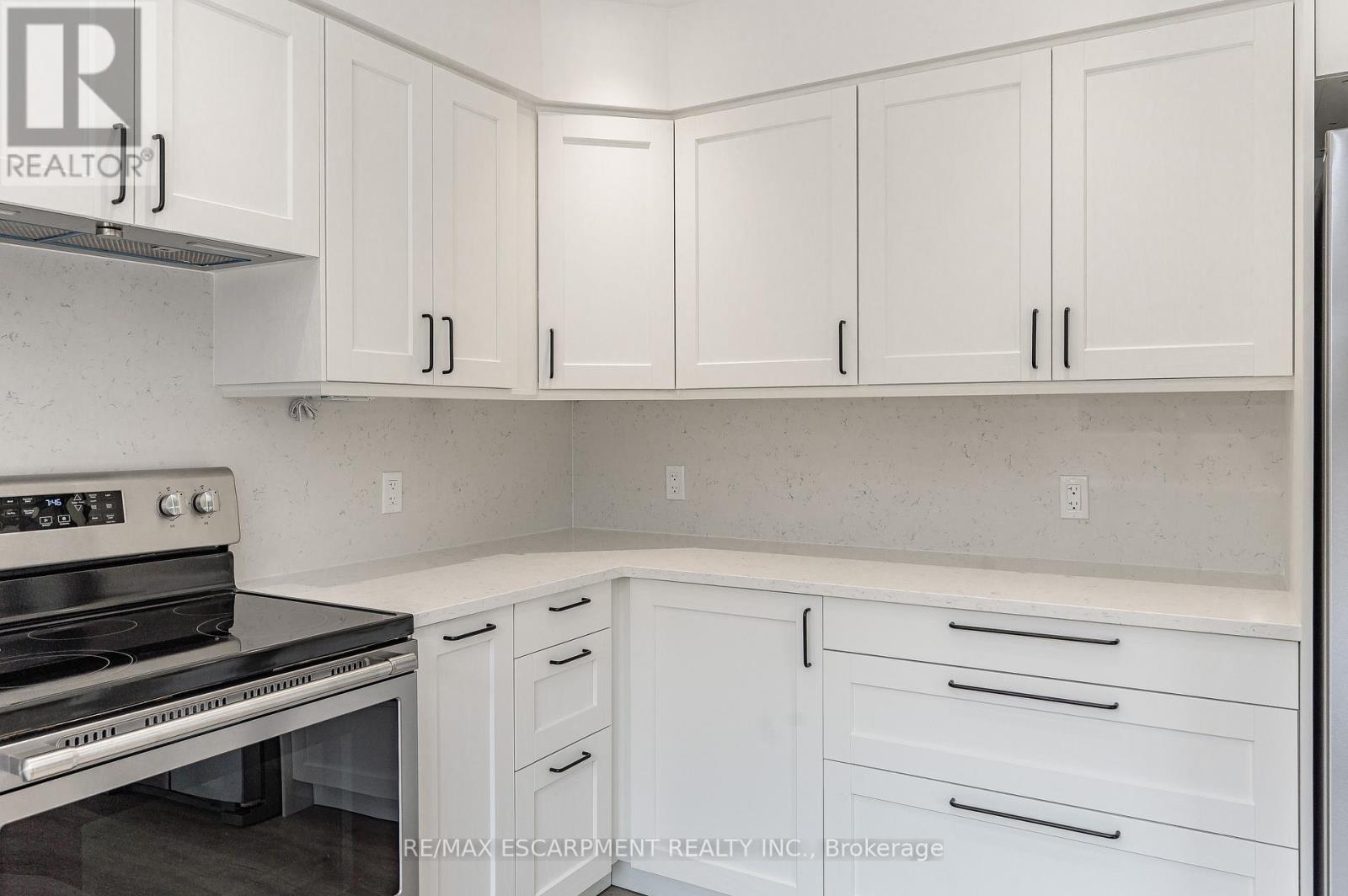 Upper - 664 Hiawatha Boulevard, Hamilton, ON - Indoor Photo Showing Kitchen