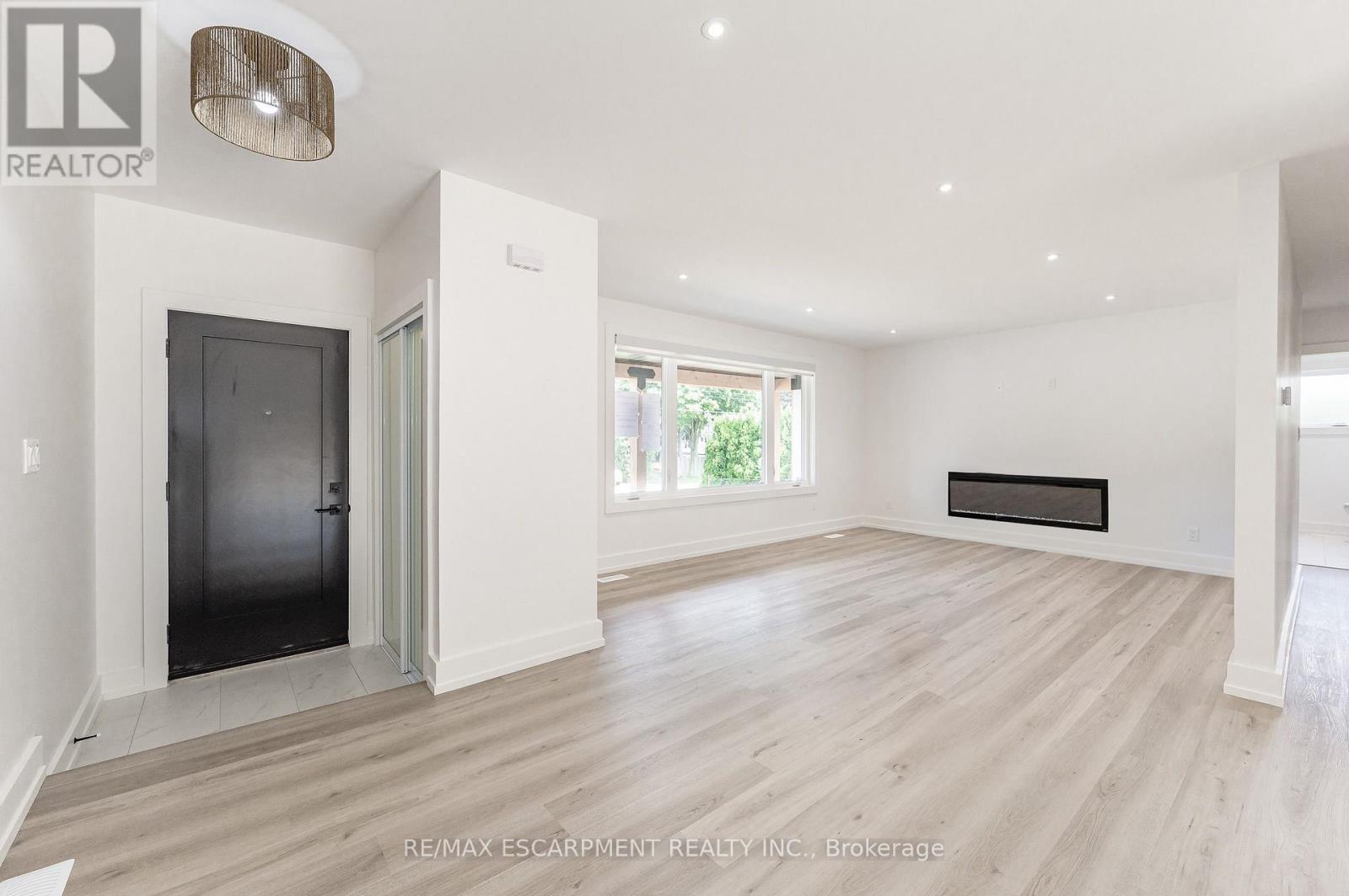 Upper - 664 Hiawatha Boulevard, Hamilton, ON - Indoor Photo Showing Other Room