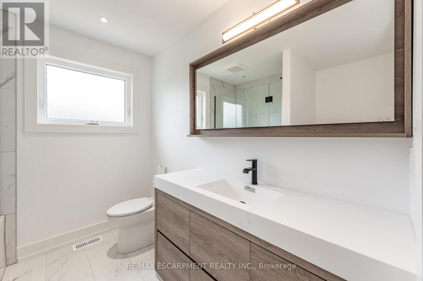 Upper - 664 Hiawatha Boulevard, Hamilton, ON - Indoor Photo Showing Bathroom