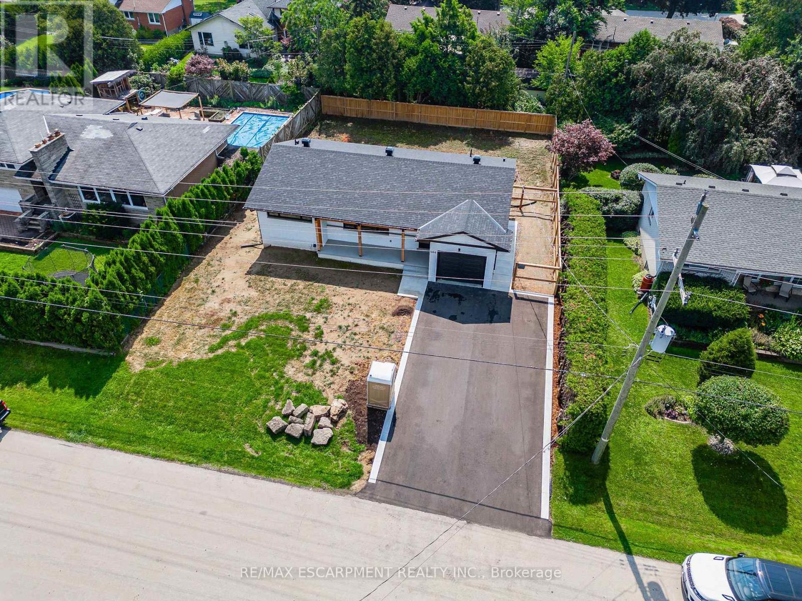 Upper - 664 Hiawatha Boulevard, Hamilton, ON - Outdoor