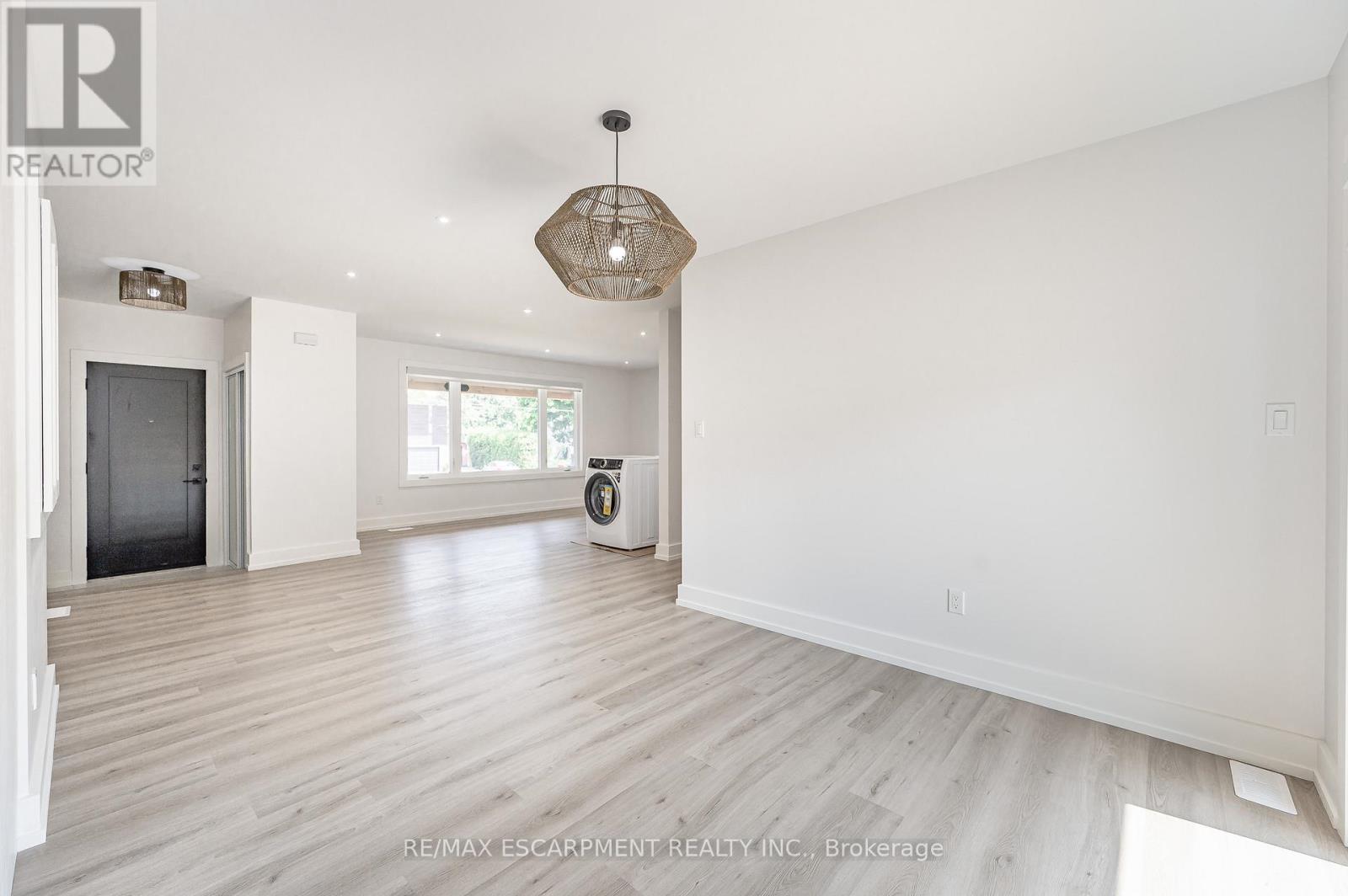 Upper - 664 Hiawatha Boulevard, Hamilton, ON - Indoor Photo Showing Other Room