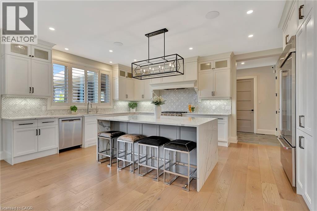 912 Fall Harvest Court, Kitchener, ON - Indoor Photo Showing Kitchen With Upgraded Kitchen