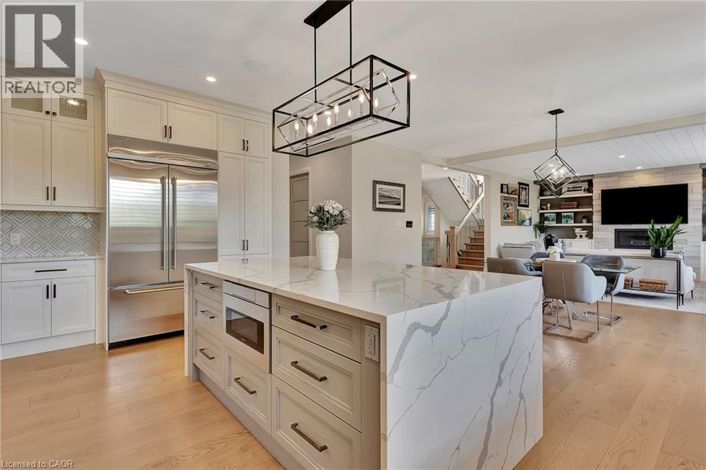 912 Fall Harvest Court, Kitchener, ON - Indoor Photo Showing Kitchen With Upgraded Kitchen