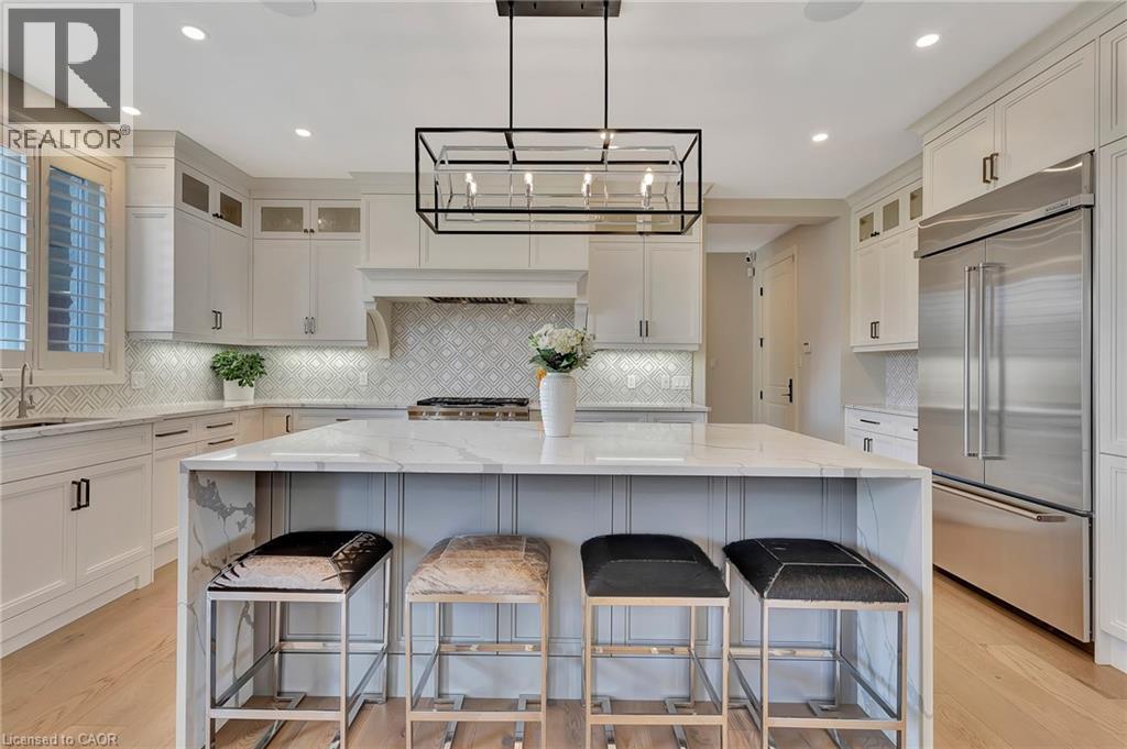 912 Fall Harvest Court, Kitchener, ON - Indoor Photo Showing Kitchen With Upgraded Kitchen