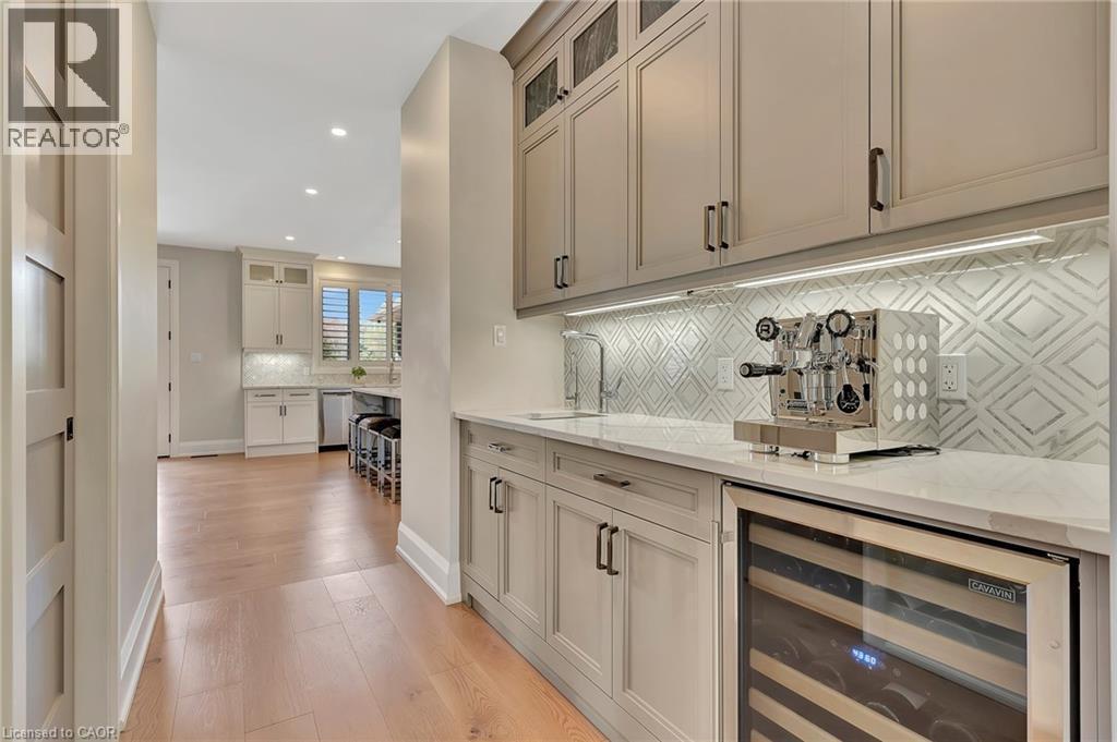 912 Fall Harvest Court, Kitchener, ON - Indoor Photo Showing Kitchen