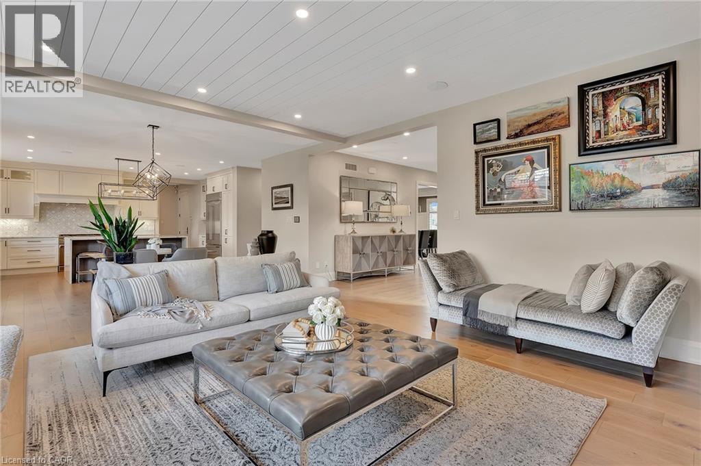 912 Fall Harvest Court, Kitchener, ON - Indoor Photo Showing Living Room