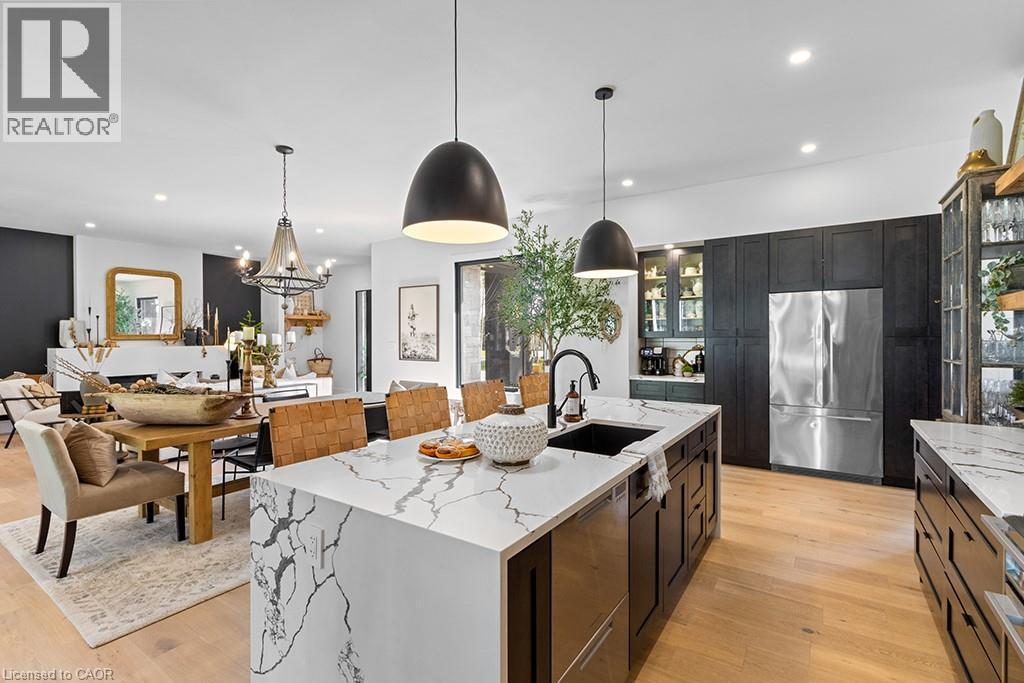 107 Louise Creek Crescent, Elmwood, ON - Indoor Photo Showing Kitchen With Upgraded Kitchen
