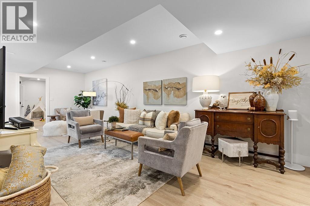 107 Louise Creek Crescent, Elmwood, ON - Indoor Photo Showing Living Room