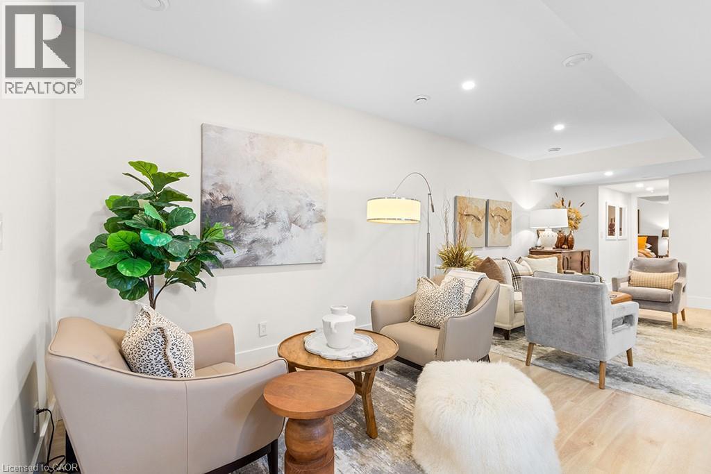 107 Louise Creek Crescent, Elmwood, ON - Indoor Photo Showing Living Room