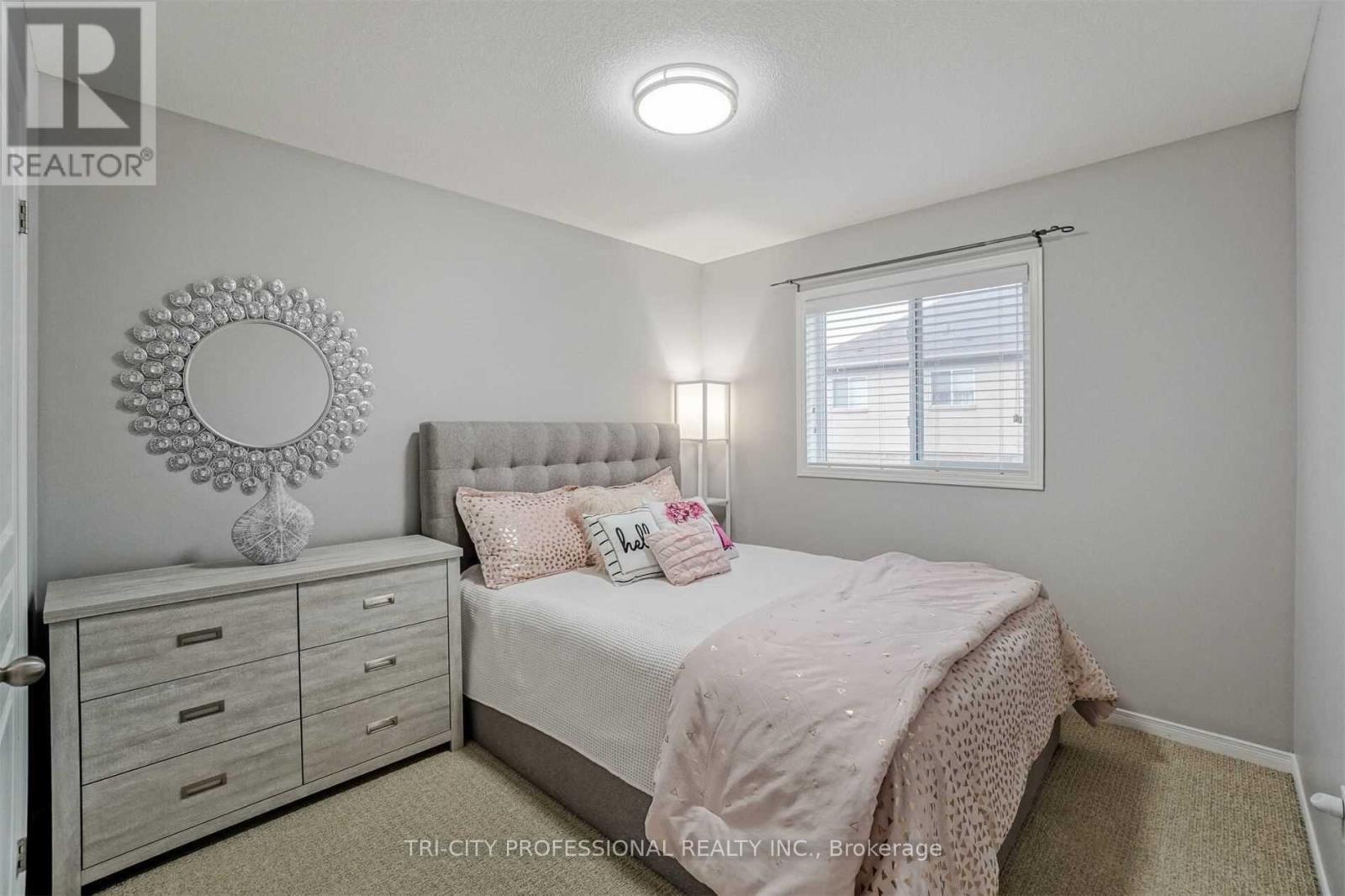 40 - 170 Palacebeach Trail, Hamilton, ON - Indoor Photo Showing Bedroom