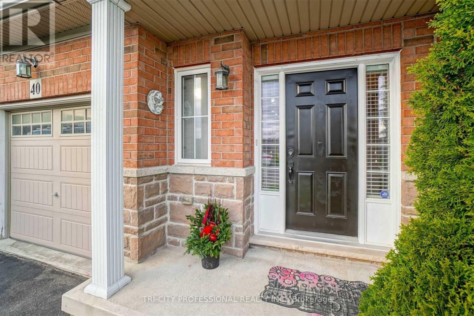 40 - 170 Palacebeach Trail, Hamilton, ON - Outdoor With Exterior