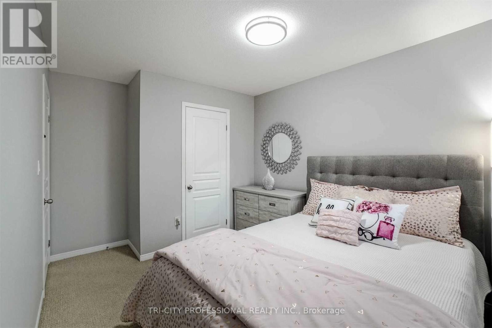 40 - 170 Palacebeach Trail, Hamilton, ON - Indoor Photo Showing Bedroom