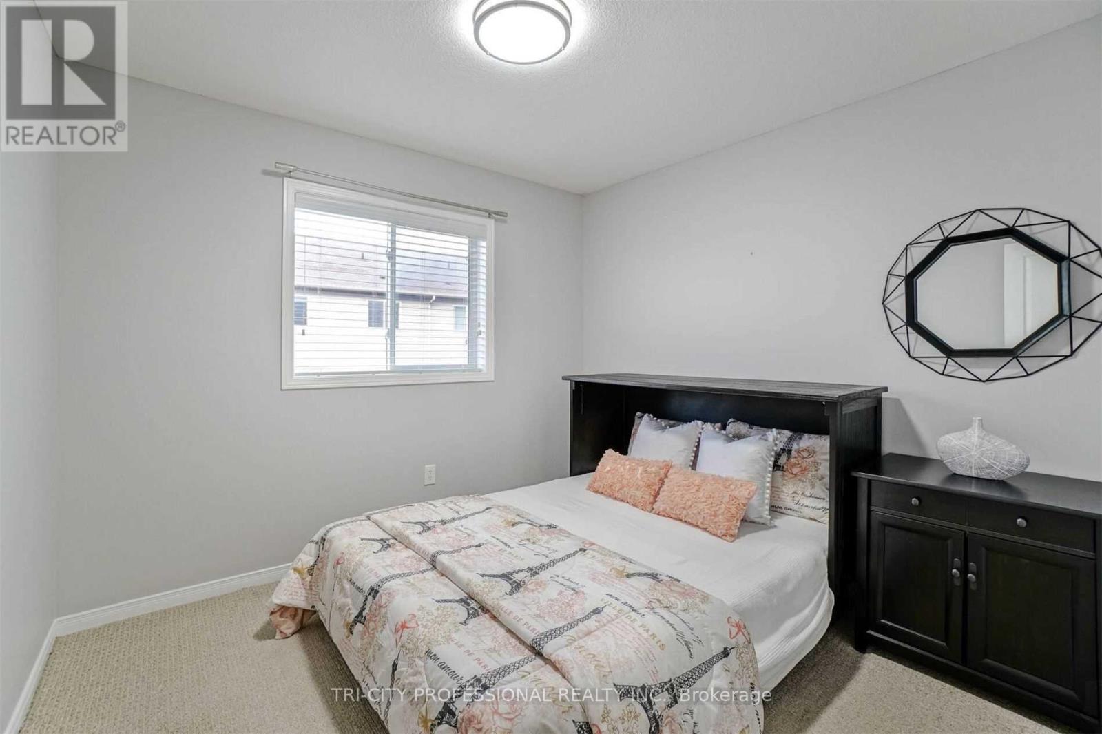 40 - 170 Palacebeach Trail, Hamilton, ON - Indoor Photo Showing Bedroom