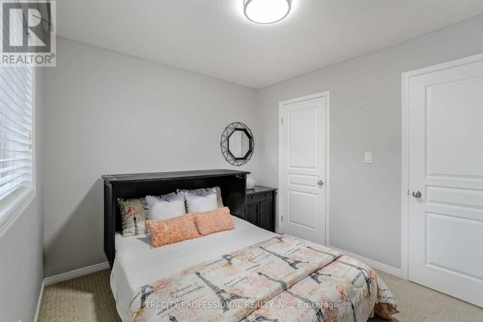 40 - 170 Palacebeach Trail, Hamilton, ON - Indoor Photo Showing Bedroom