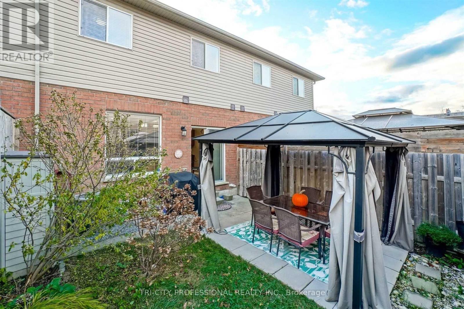 40 - 170 Palacebeach Trail, Hamilton, ON - Outdoor With Exterior