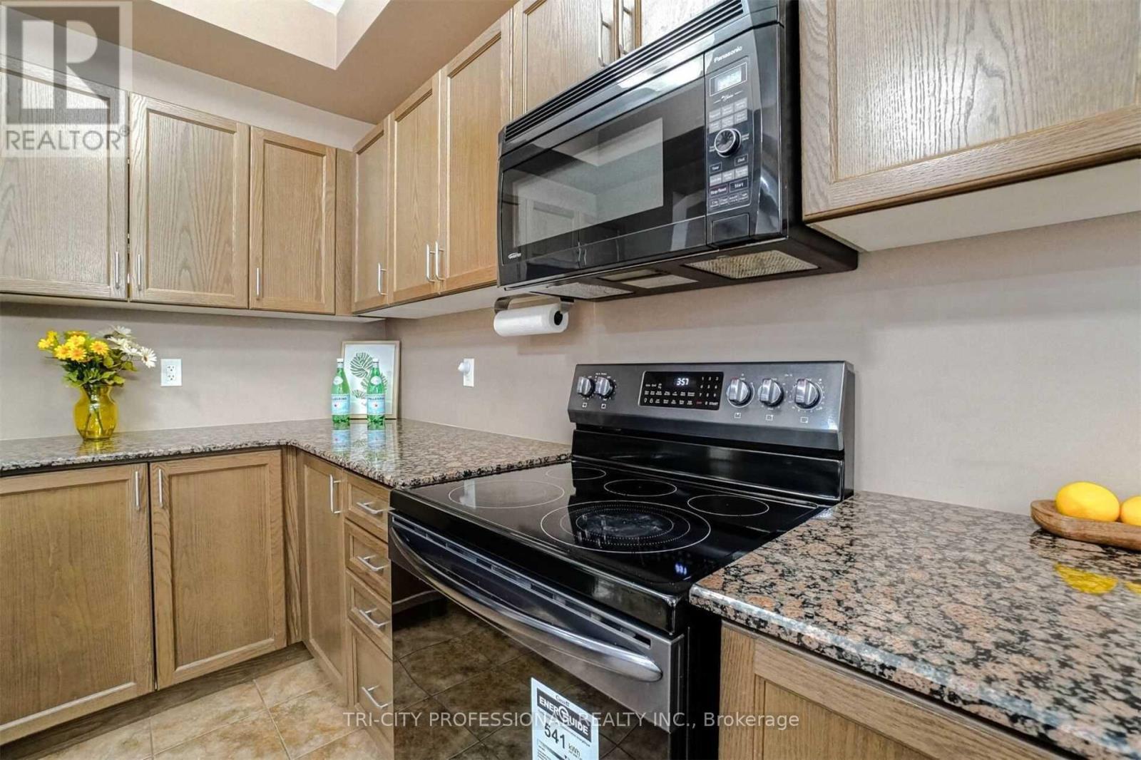 40 - 170 Palacebeach Trail, Hamilton, ON - Indoor Photo Showing Kitchen
