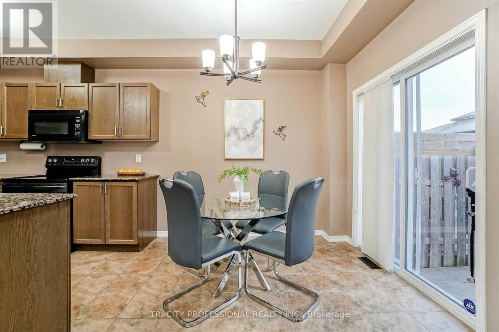 40 - 170 Palacebeach Trail, Hamilton, ON - Indoor