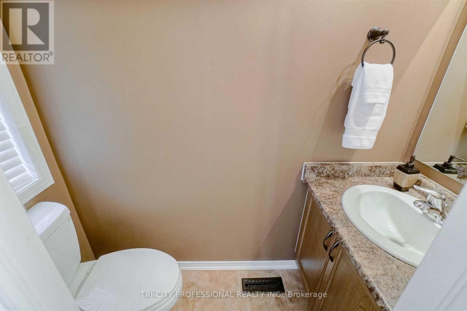 40 - 170 Palacebeach Trail, Hamilton, ON - Indoor Photo Showing Bathroom