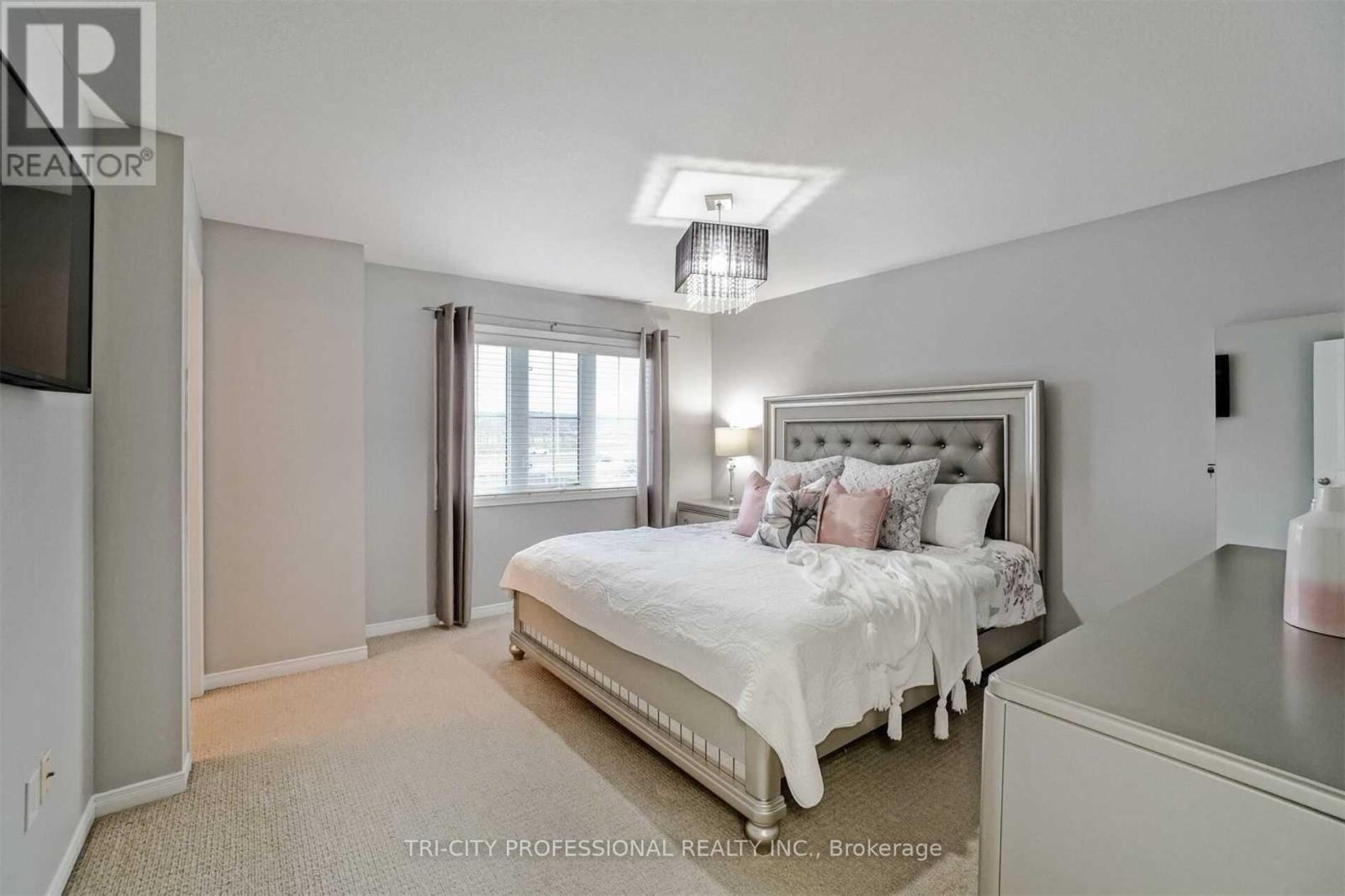 40 - 170 Palacebeach Trail, Hamilton, ON - Indoor Photo Showing Bedroom