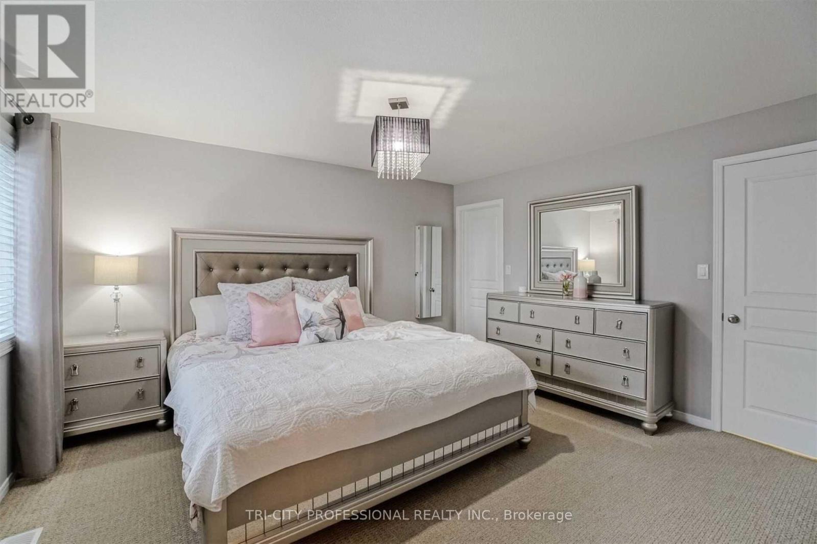 40 - 170 Palacebeach Trail, Hamilton, ON - Indoor Photo Showing Bedroom
