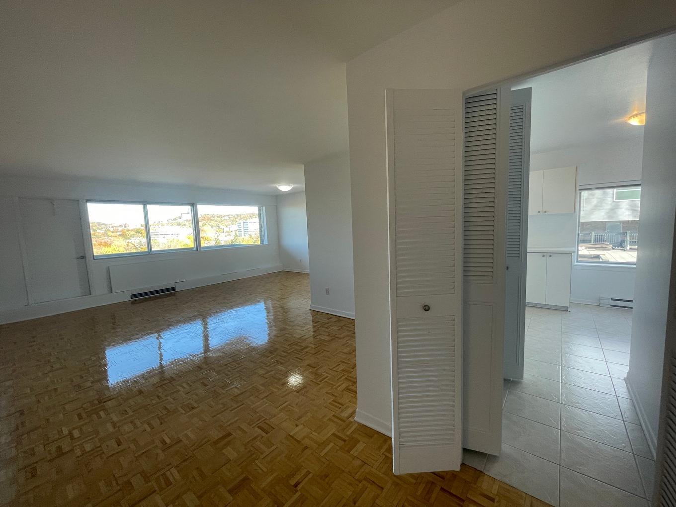 Living room - 1102-5350 Av. Macdonald, Côte-Saint-Luc, QC - Indoor Photo Showing Other Room