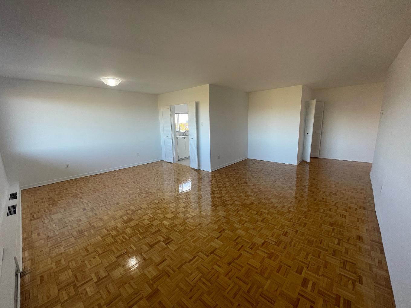 Living room - 1102-5350 Av. Macdonald, Côte-Saint-Luc, QC - Indoor Photo Showing Other Room