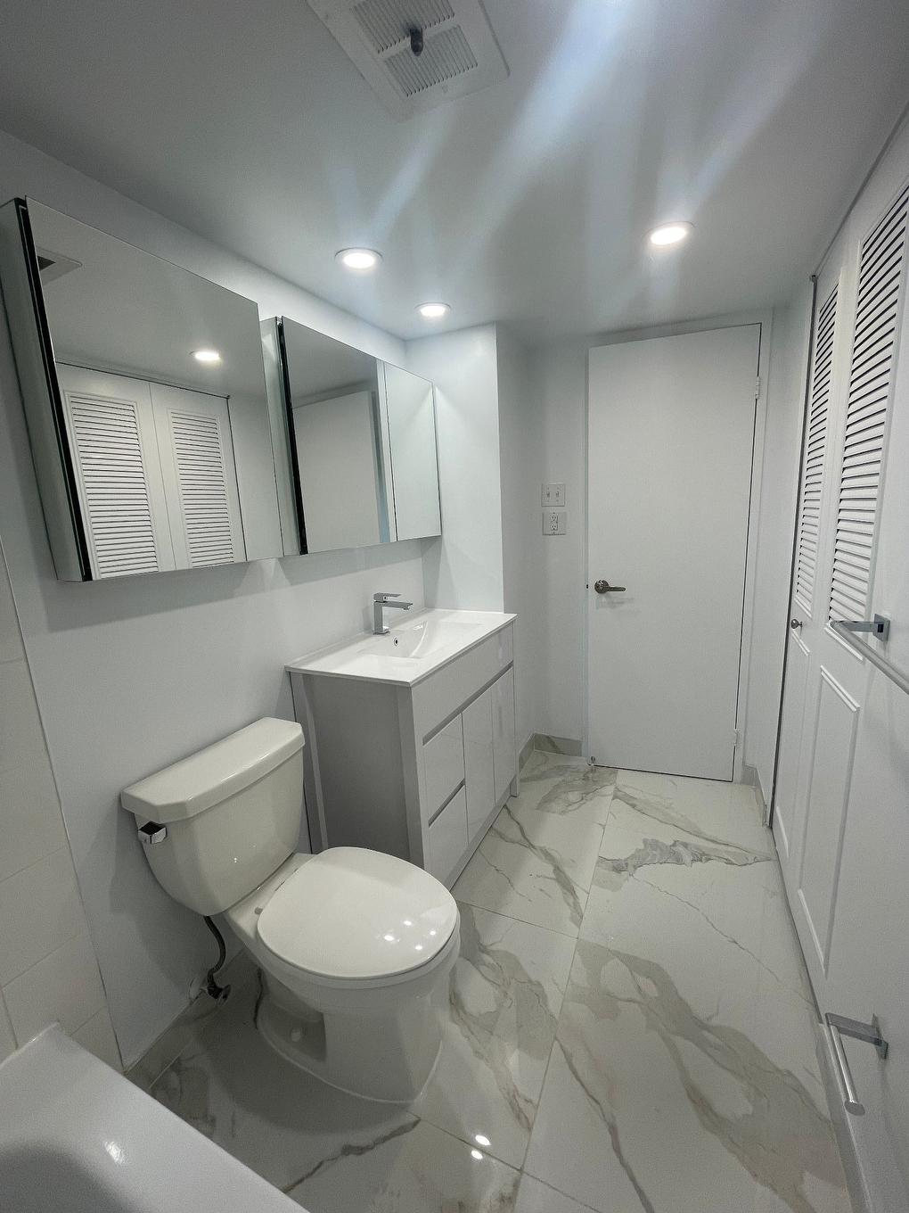 Bathroom - 1102-5350 Av. Macdonald, Côte-Saint-Luc, QC - Indoor Photo Showing Bathroom