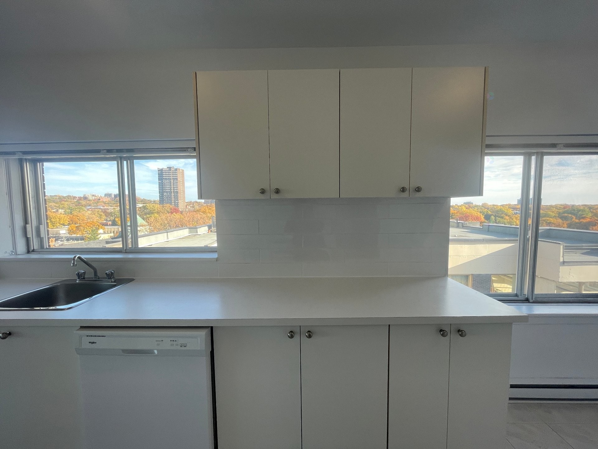 Kitchen - 1102-5350 Av. Macdonald, Côte-Saint-Luc, QC - Indoor Photo Showing Kitchen