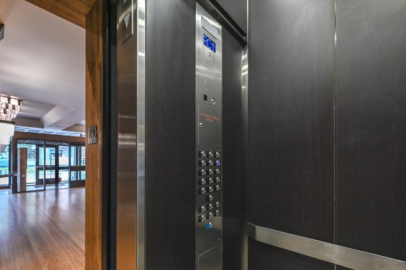 Elevator - 1102-5350 Av. Macdonald, Côte-Saint-Luc, QC - Indoor Photo Showing Other Room