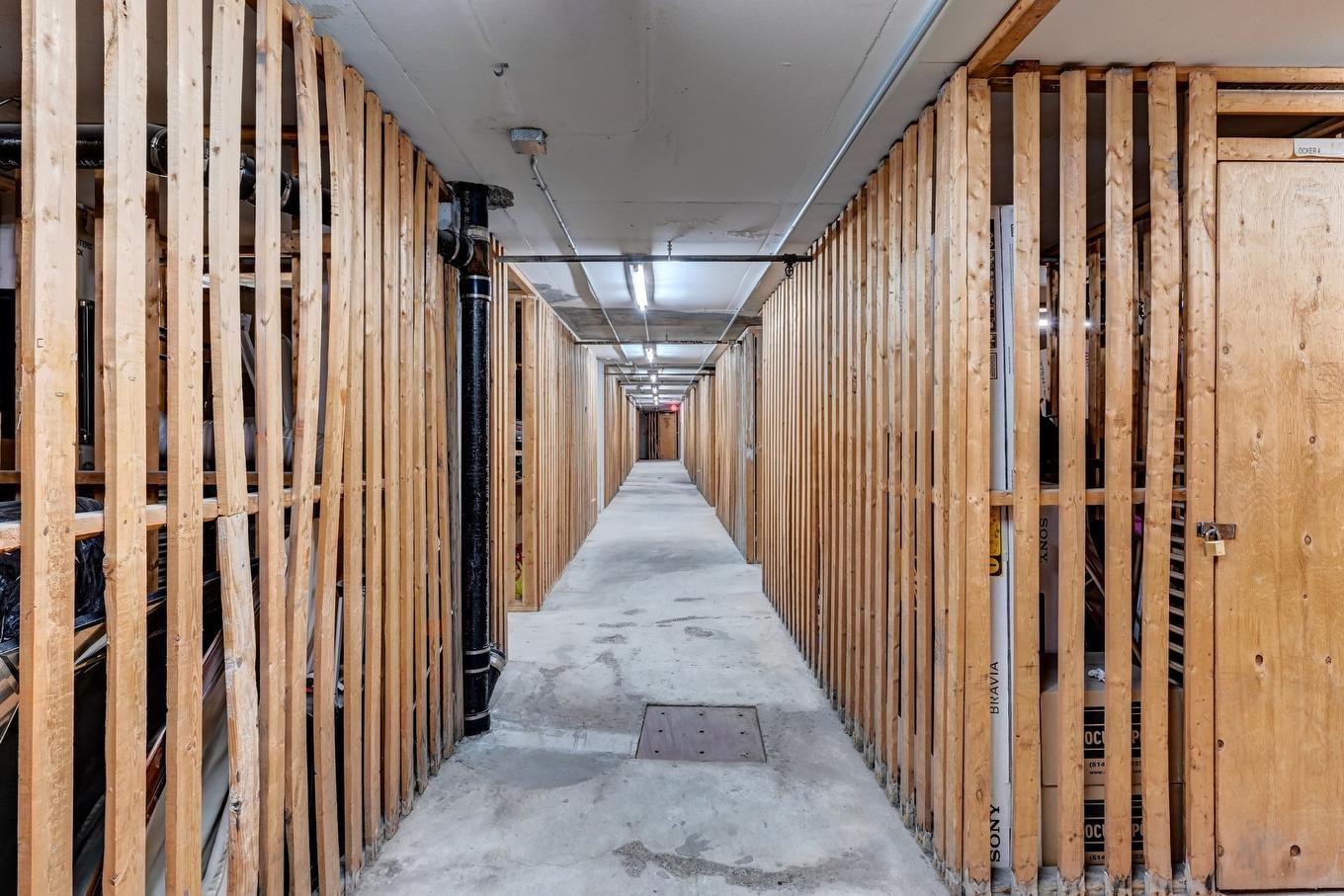 Storage - 1102-5350 Av. Macdonald, Côte-Saint-Luc, QC - Indoor Photo Showing Other Room