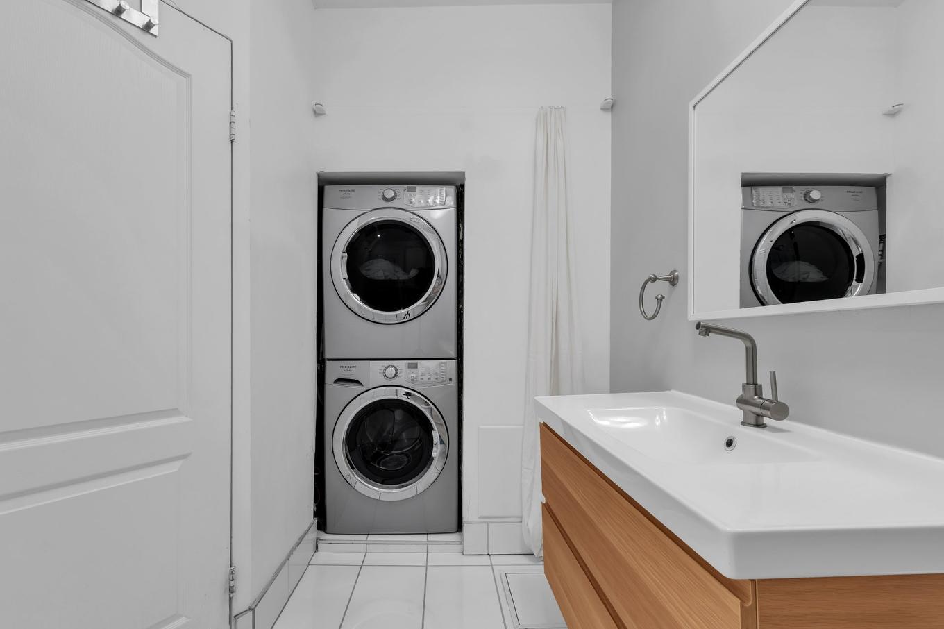 Laundry room - 415 Rue Boucher, Montréal (Le Plateau-Mont-Royal), QC - Indoor Photo Showing Laundry Room