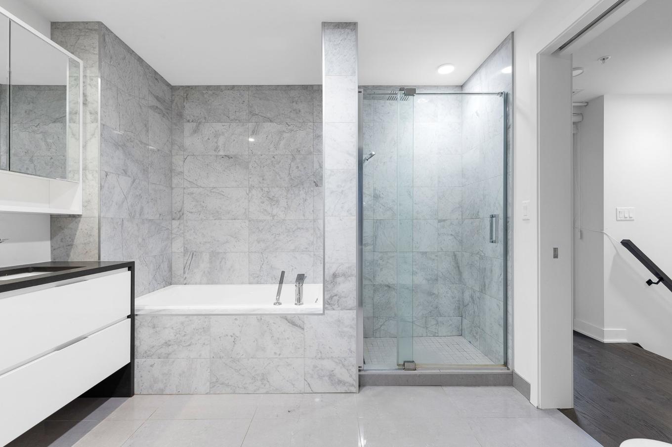 Bathroom - Th10-1288 Rue St-Antoine O., Montréal (Ville-Marie), QC - Indoor Photo Showing Bathroom