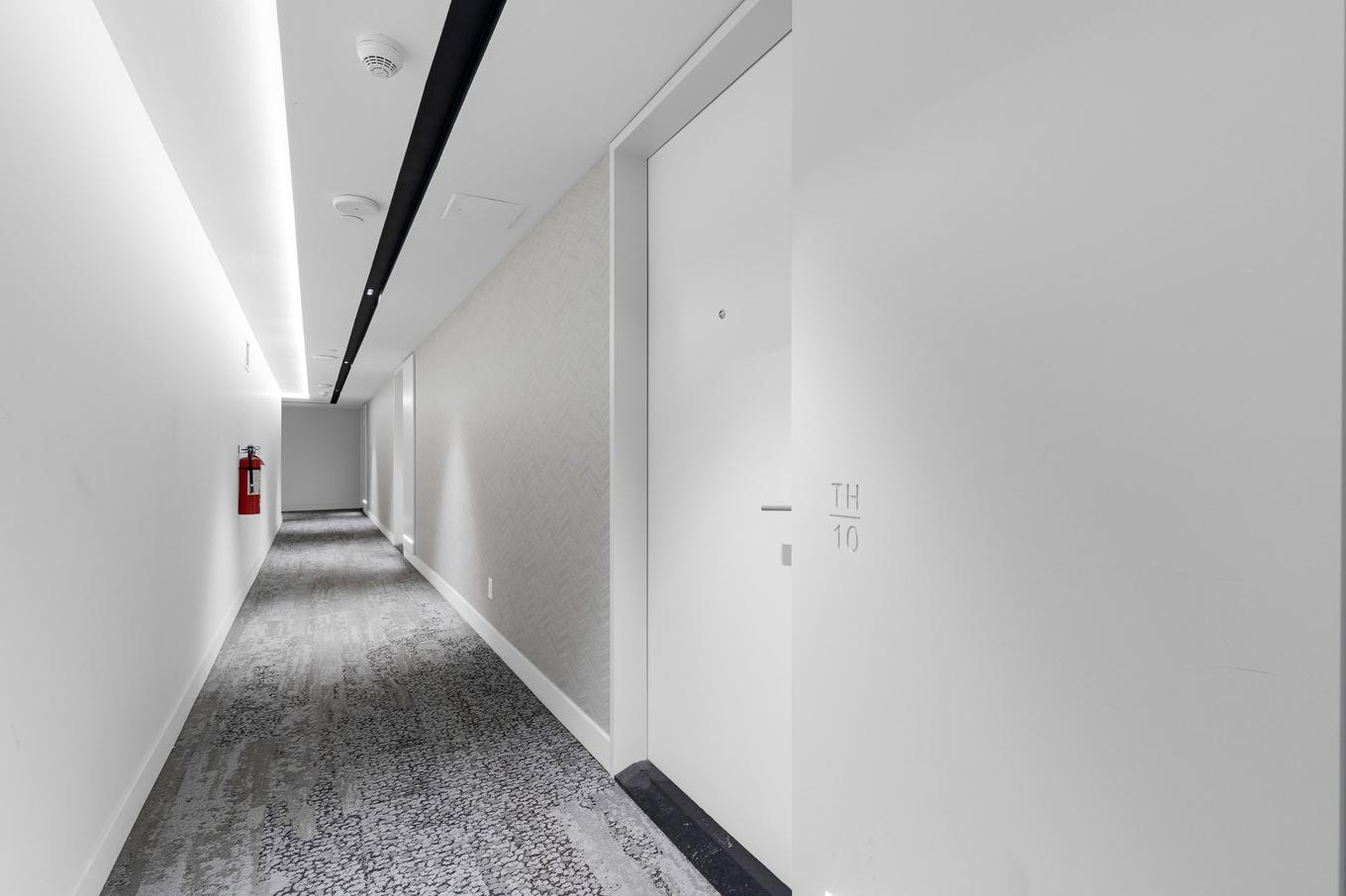 Passageway - Th10-1288 Rue St-Antoine O., Montréal (Ville-Marie), QC - Indoor Photo Showing Other Room