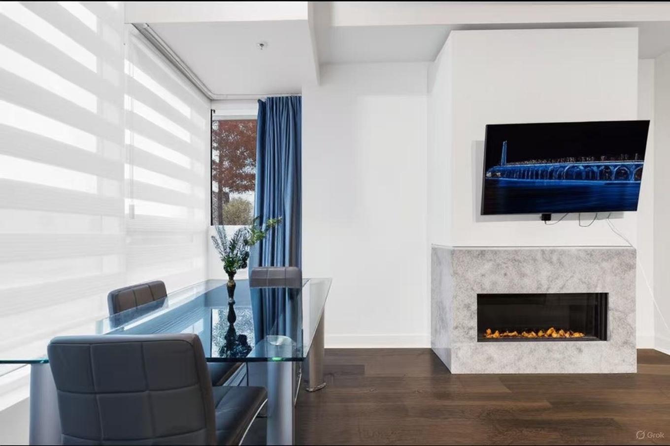 Dining room - Th10-1288 Rue St-Antoine O., Montréal (Ville-Marie), QC - Indoor Photo Showing Living Room With Fireplace