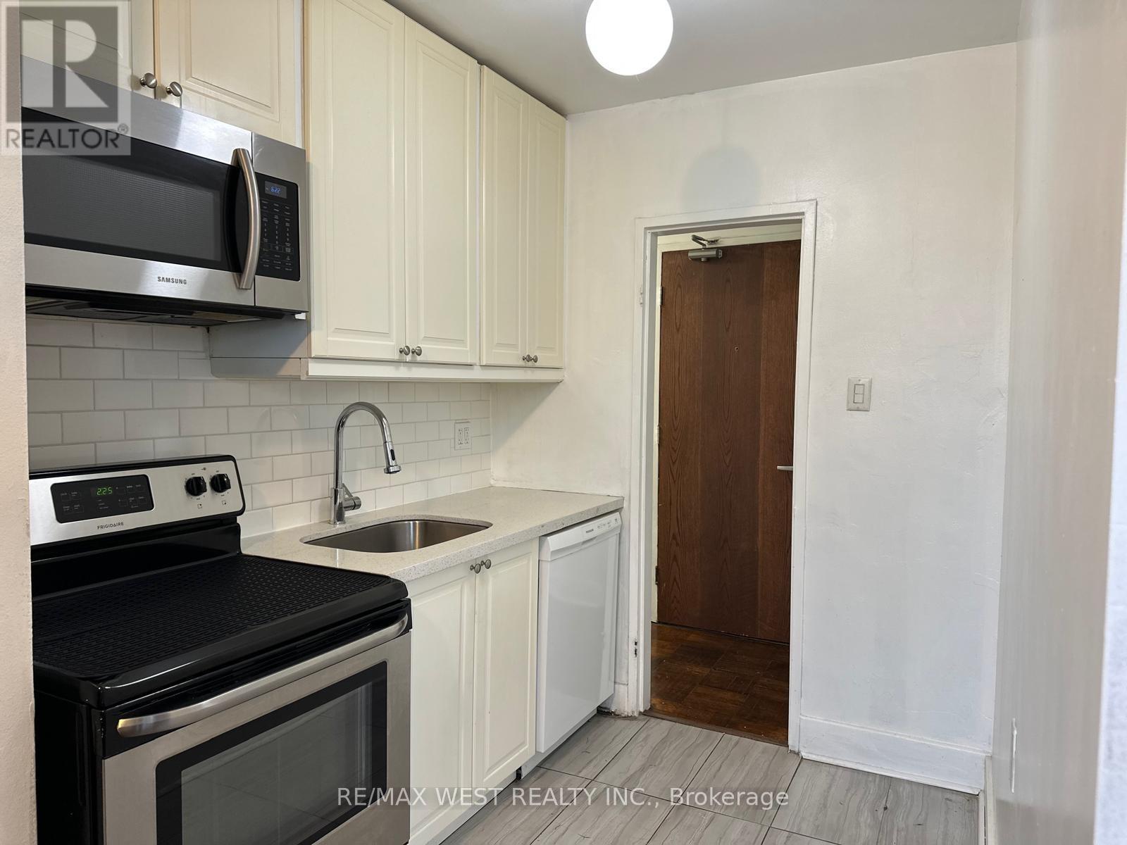 205 - 2550 Bathurst Street, Toronto, ON - Indoor Photo Showing Kitchen