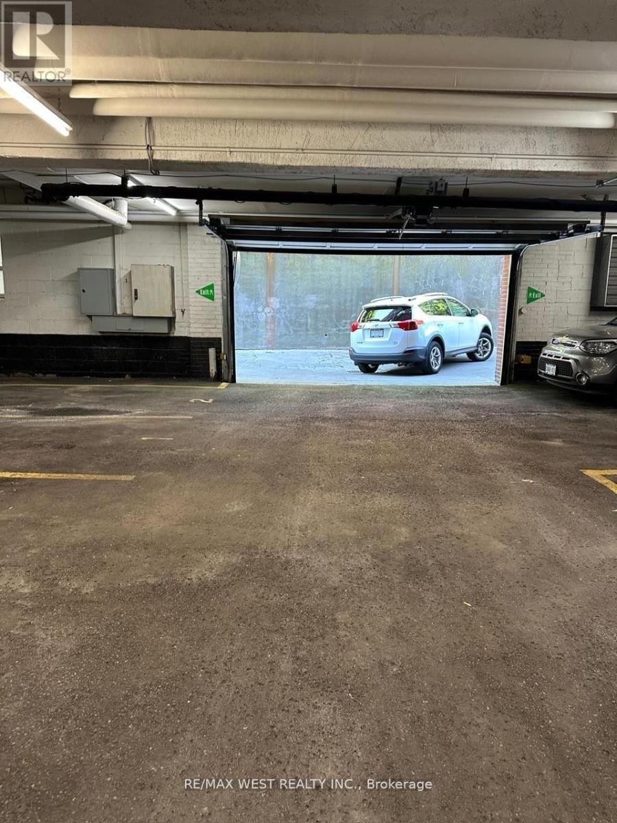 205 - 2550 Bathurst Street, Toronto, ON - Indoor Photo Showing Garage