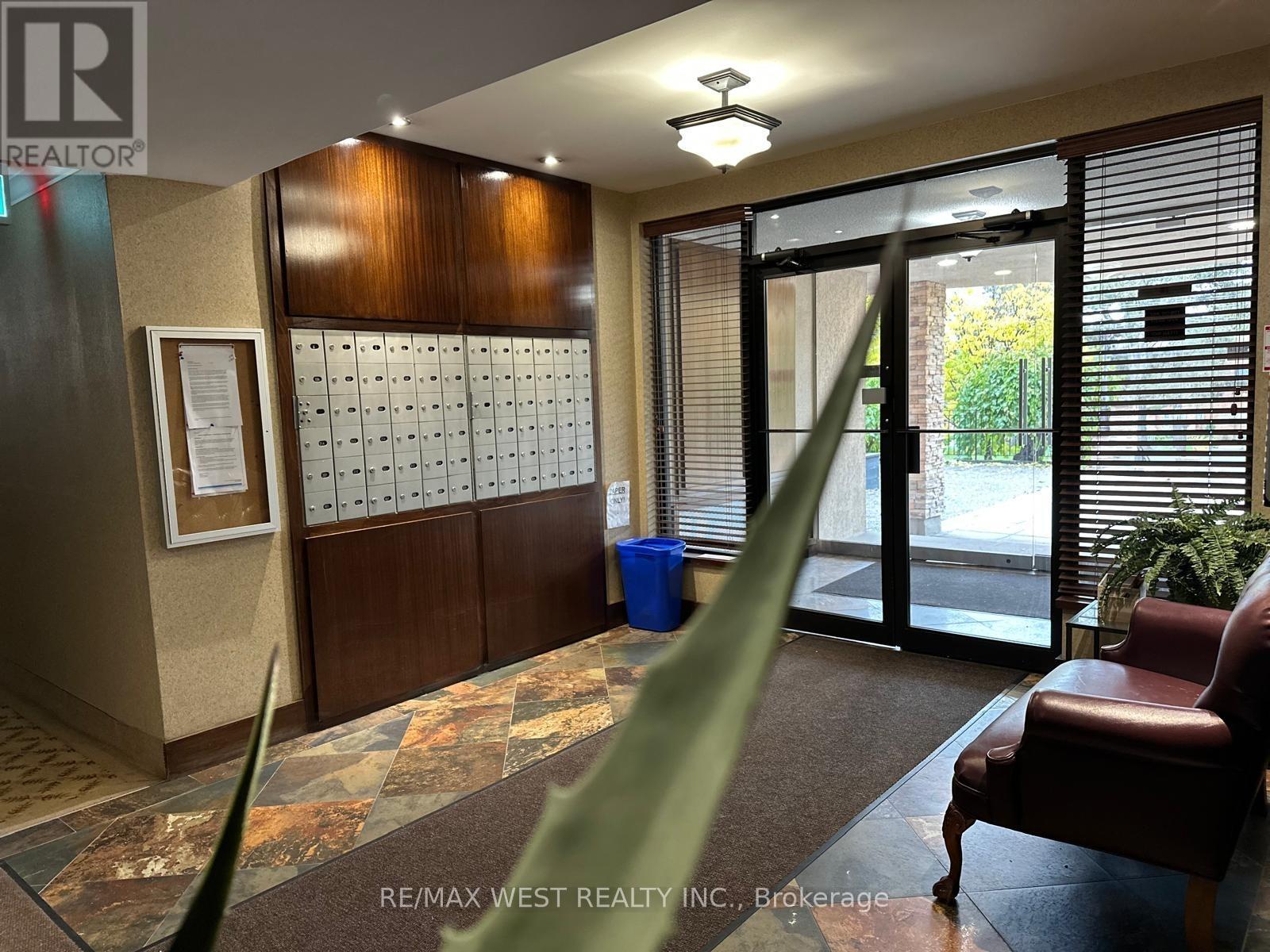 205 - 2550 Bathurst Street, Toronto, ON - Indoor Photo Showing Other Room