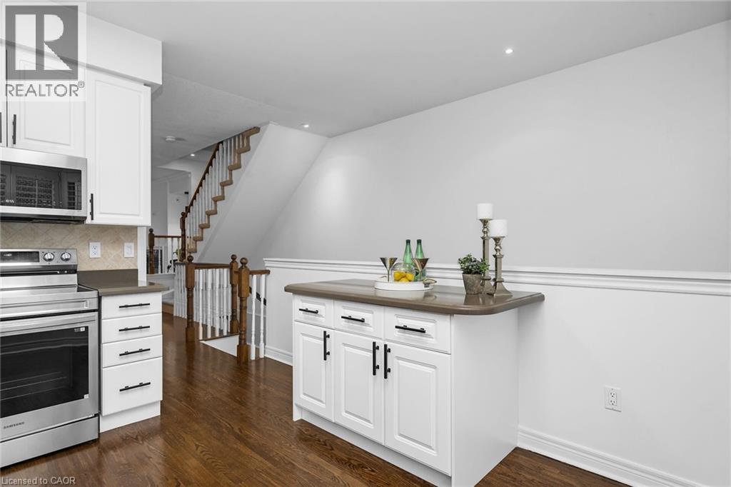 38A Mendota Road Unit# 3, Toronto, ON - Indoor Photo Showing Kitchen