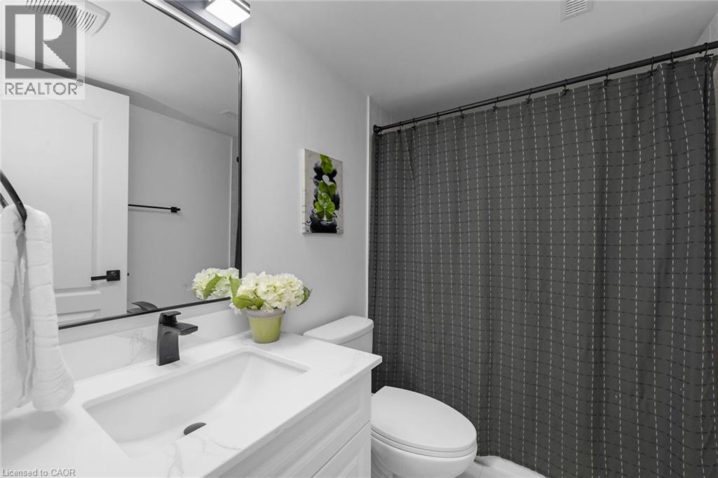 38A Mendota Road Unit# 3, Toronto, ON - Indoor Photo Showing Bathroom