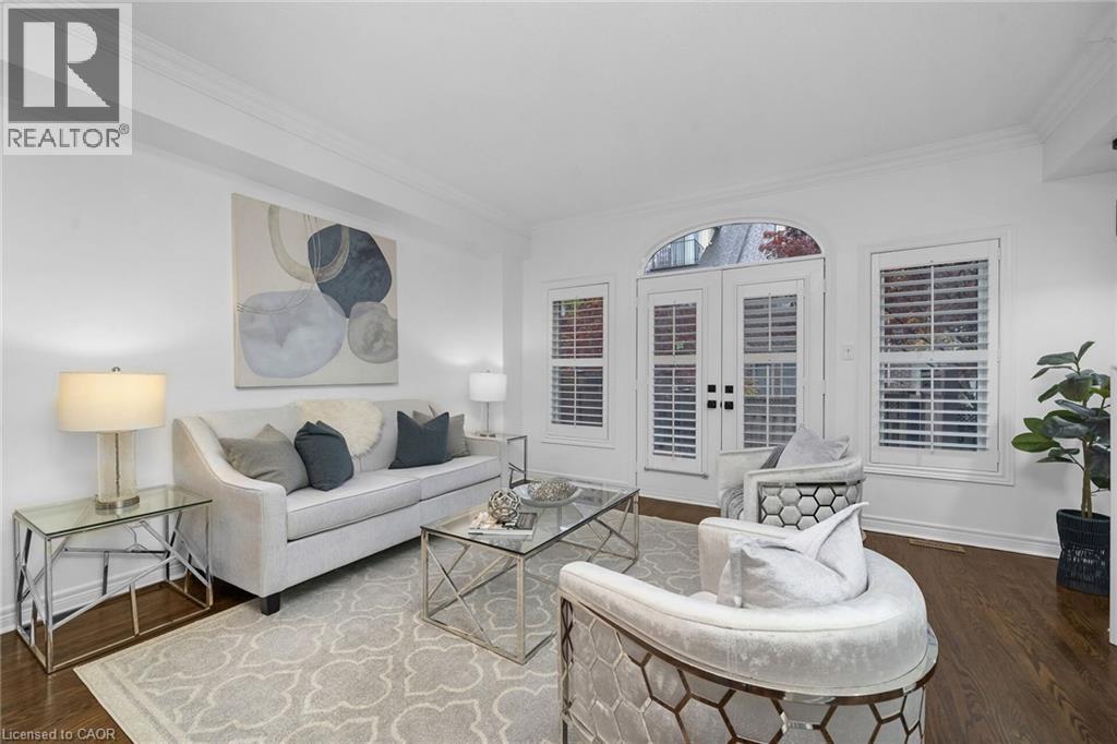 38A Mendota Road Unit# 3, Toronto, ON - Indoor Photo Showing Living Room