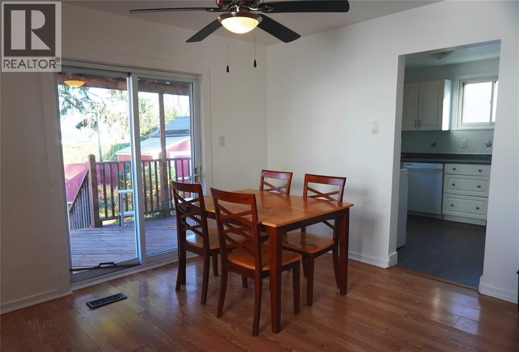 460 Nelson Street, Sarnia, ON - Indoor Photo Showing Dining Room