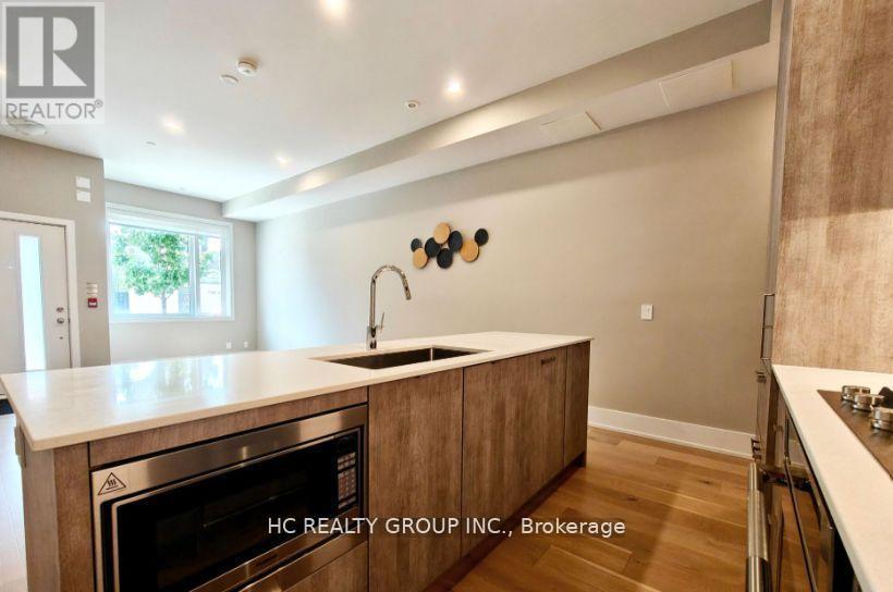 Unit 11 - 270 Davenport Road, Toronto, ON - Indoor Photo Showing Kitchen