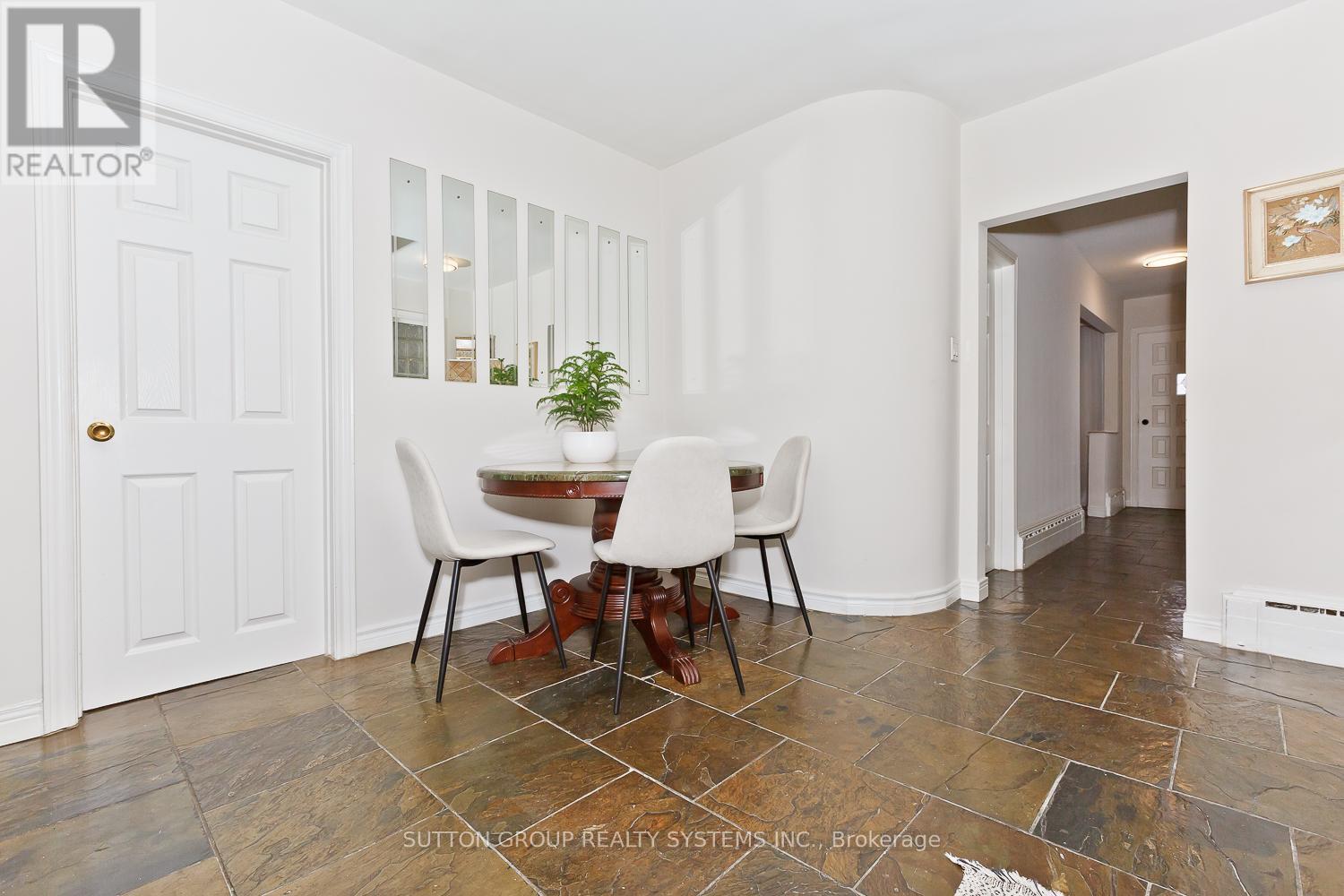 1236 Ogden Avenue, Mississauga, ON - Indoor Photo Showing Dining Room