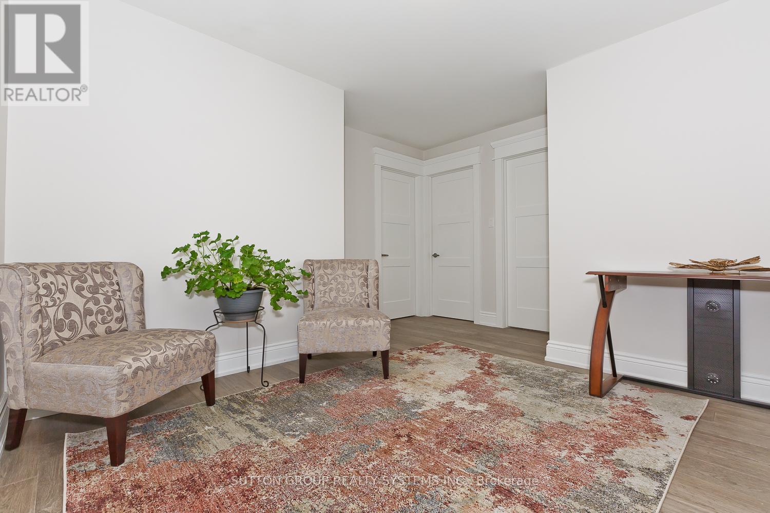 1236 Ogden Avenue, Mississauga, ON - Indoor