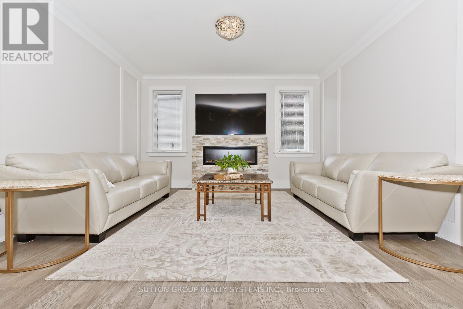 1236 Ogden Avenue, Mississauga, ON - Indoor Photo Showing Living Room