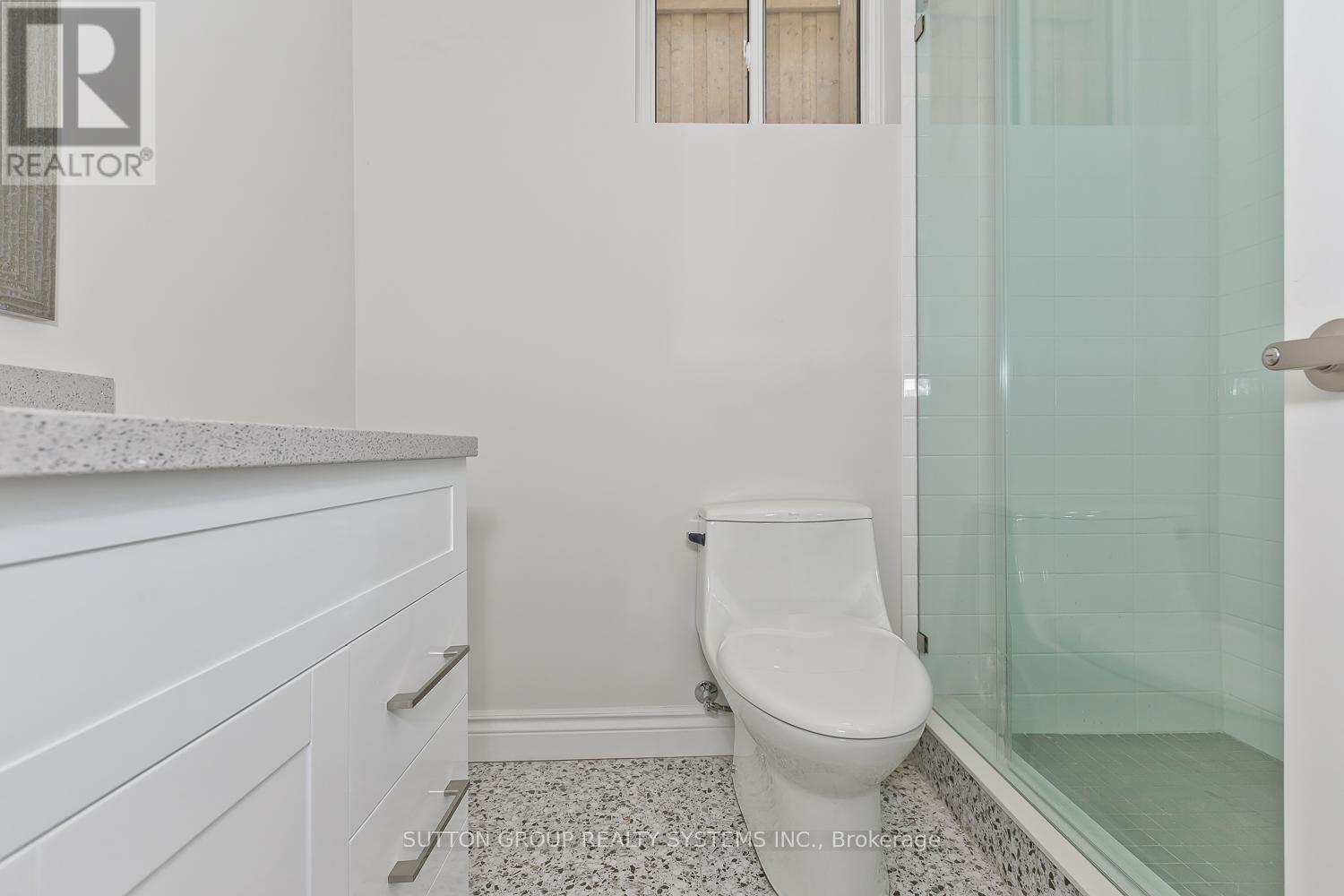 1236 Ogden Avenue, Mississauga, ON - Indoor Photo Showing Bathroom