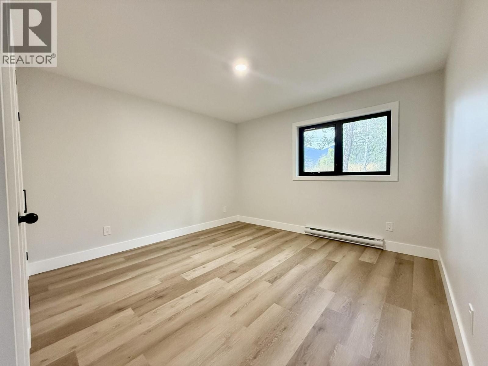 1938 Foxwood Trail Unit# 2, Windermere, BC - Indoor Photo Showing Other Room