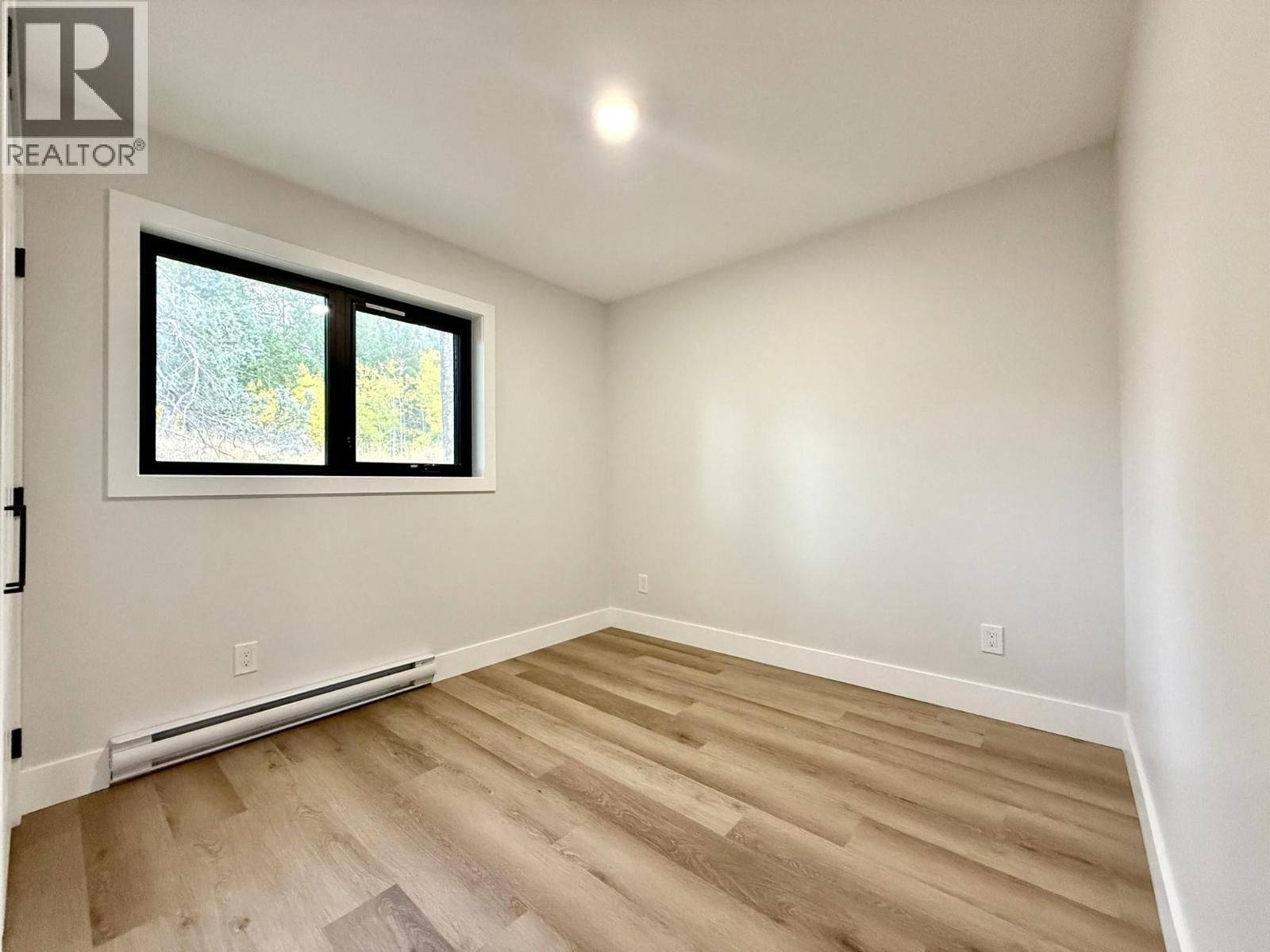 1938 Foxwood Trail Unit# 2, Windermere, BC - Indoor Photo Showing Other Room